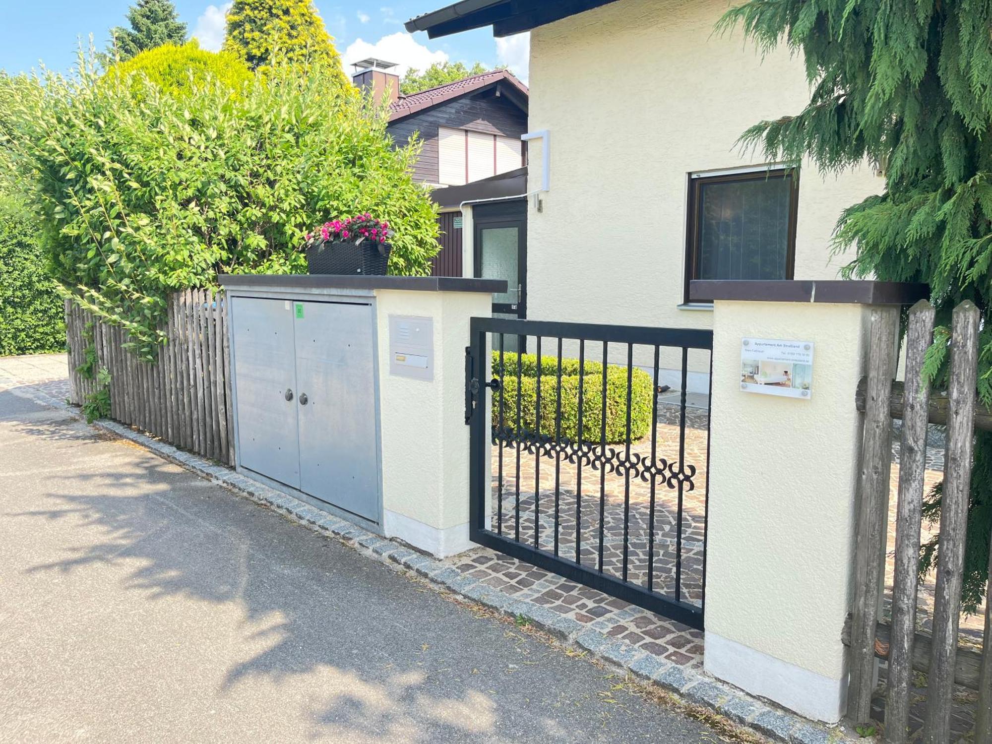 Am Strassland Apartment *